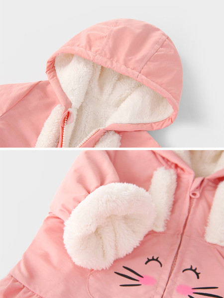 Есенно-зимно палто с цветна апликация и качулка