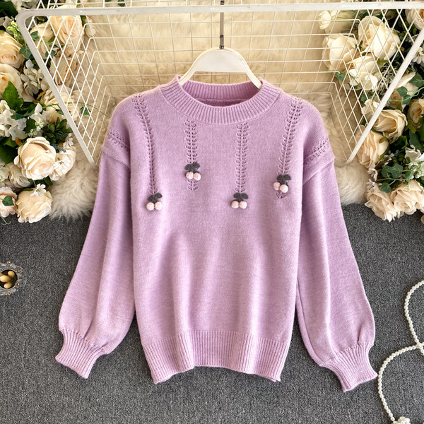 Naiste ümara kaelusega 3D-elemendiga sulekampsun