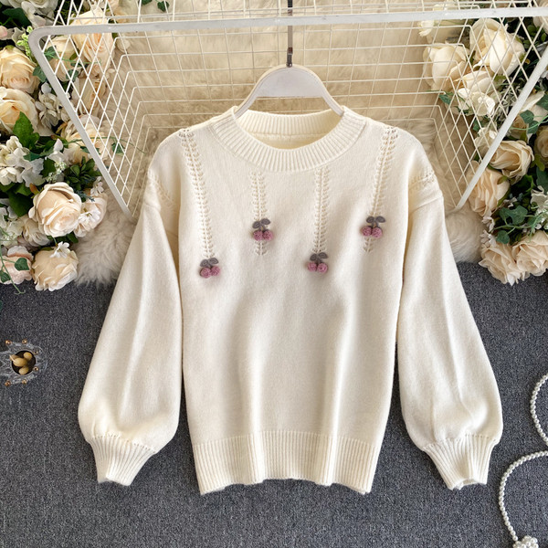 Naiste ümara kaelusega 3D-elemendiga sulekampsun