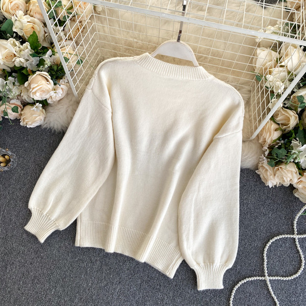 Naiste ümara kaelusega 3D-elemendiga sulekampsun