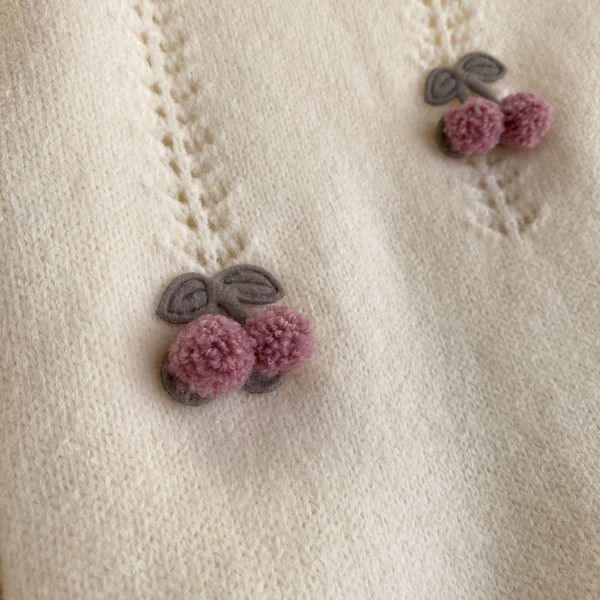 Naiste ümara kaelusega 3D-elemendiga sulekampsun