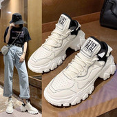 Naiste moodsad krobelise tallaga nahast tossud