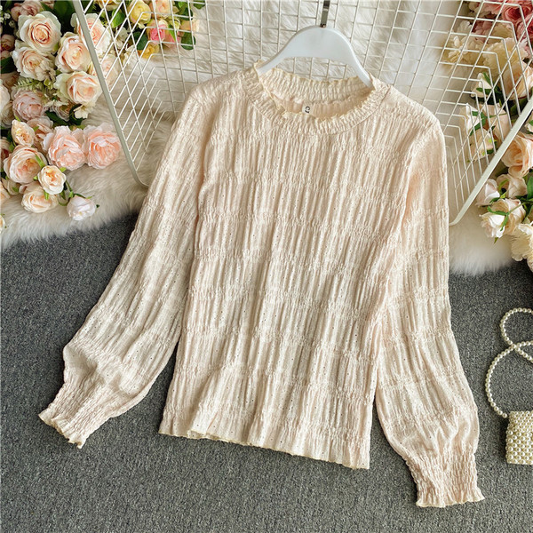 Naiste vabaaja pikkade varrukate ja ovaalse kaelusega beeži pluus