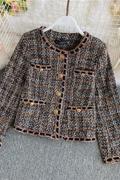 Naiste vabaaja lühike mantel nööpide ja taskutega pruuni värvi