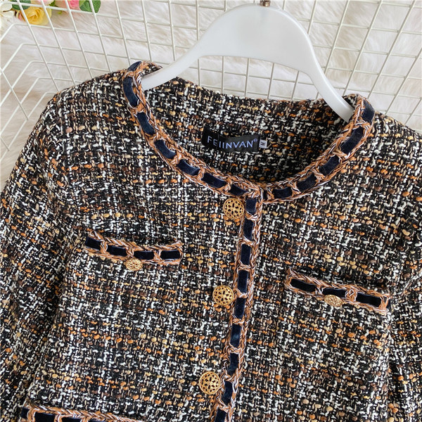 Naiste vabaaja lühike mantel nööpide ja taskutega pruuni värvi