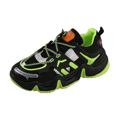 Naiste moodsad värviliste taldade ja paeltega tossud