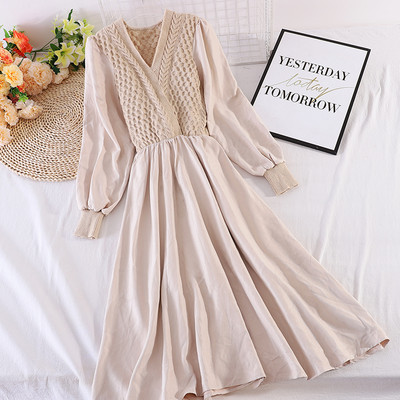 Нов модел есенна дамска рокля с V-образно деколте и средна дължина