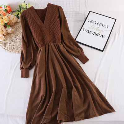 Нов модел есенна дамска рокля с V-образно деколте и средна дължина