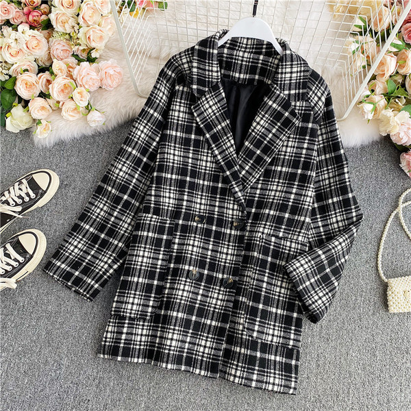 Ежедневно дамско дълго палто с копчета и дълъг ръкав