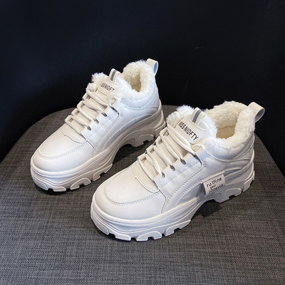 Uus mudel sügistalviste paelte ja sooja voodriga tossud