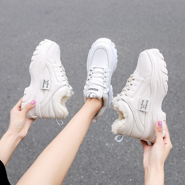 Uus mudel sügistalviste paelte ja sooja voodriga tossud