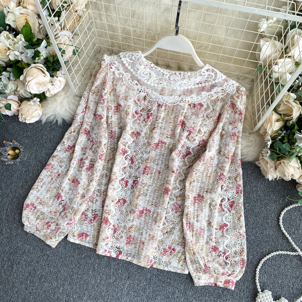 Модерна дамска риза с флорален десен и дантелена яка