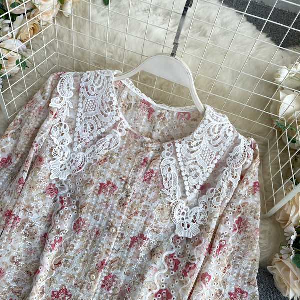 Модерна дамска риза с флорален десен и дантелена яка