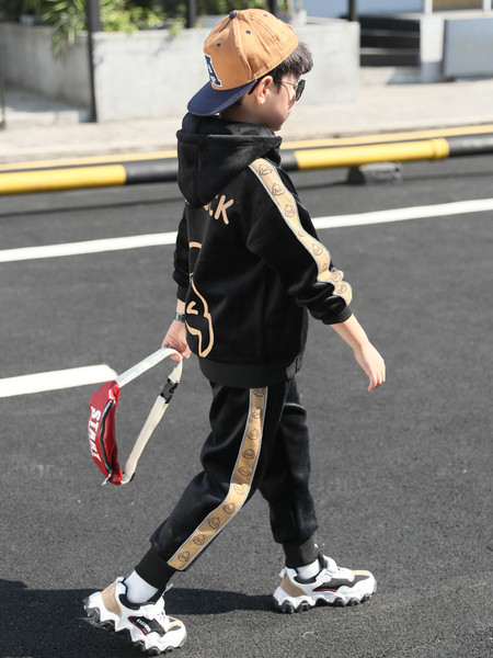 Vaikiškas kasdienis rinkinys berniukams iš kelnių ir megztinio