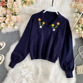 Γυναικείο casual πουλόβερ με ντεκολτέ και κεντήματα