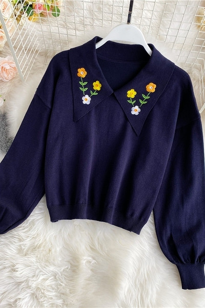 Γυναικείο casual πουλόβερ με ντεκολτέ και κεντήματα