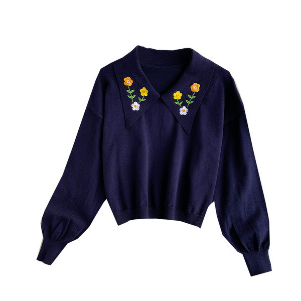 Γυναικείο casual πουλόβερ με ντεκολτέ και κεντήματα