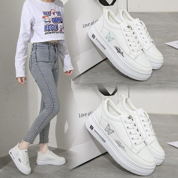 Naiste tikandiga nahast tossud