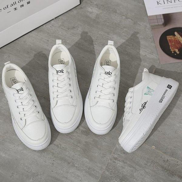 Naiste tikandiga nahast tossud