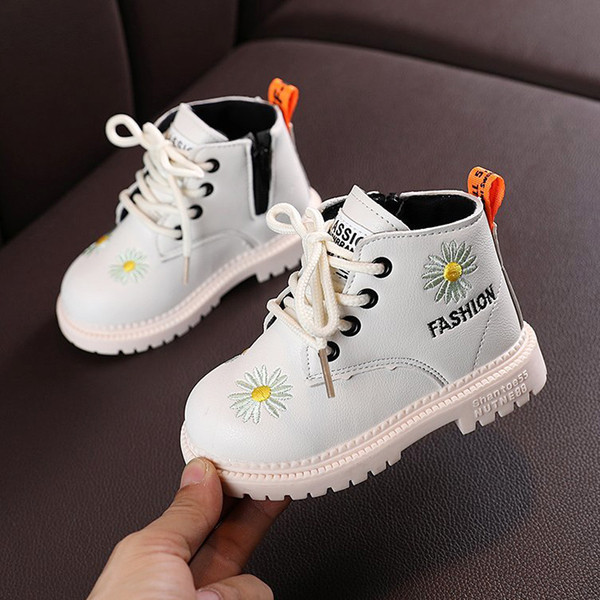 Šiuolaikiški vaikiški batai iš eko odos su siuvinėjimu