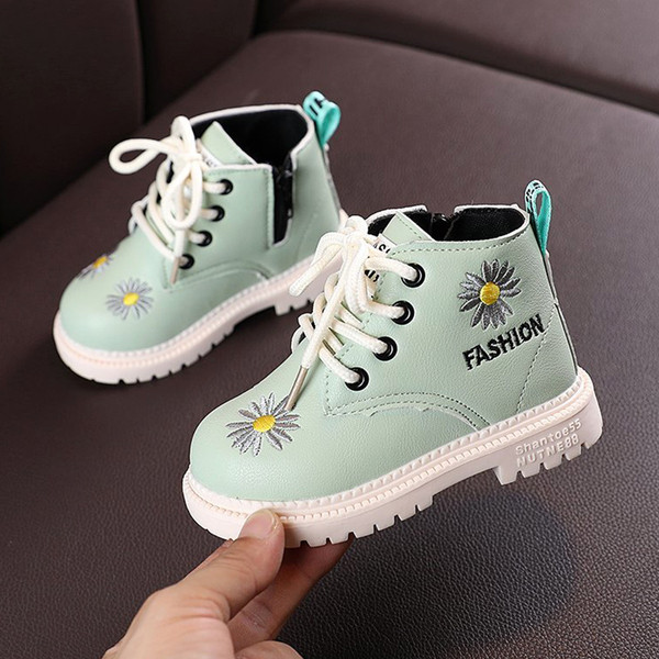 Šiuolaikiški vaikiški batai iš eko odos su siuvinėjimu