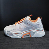 Naiste moodsad kõrge tallaga tossud