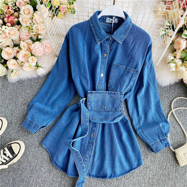 Γυναικείο τζιν πουκάμισο με κουμπιά και τσέπες σε μπλε χρώμα