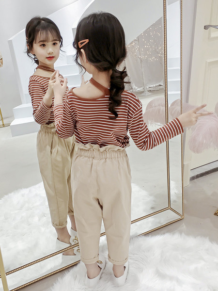 Moderan dječji komplet za djevojčice od prugaste bluze i hlača