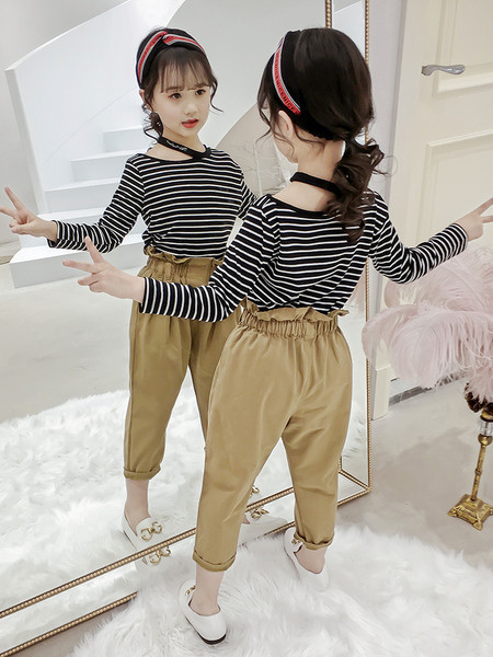 Moderan dječji komplet za djevojčice od prugaste bluze i hlača