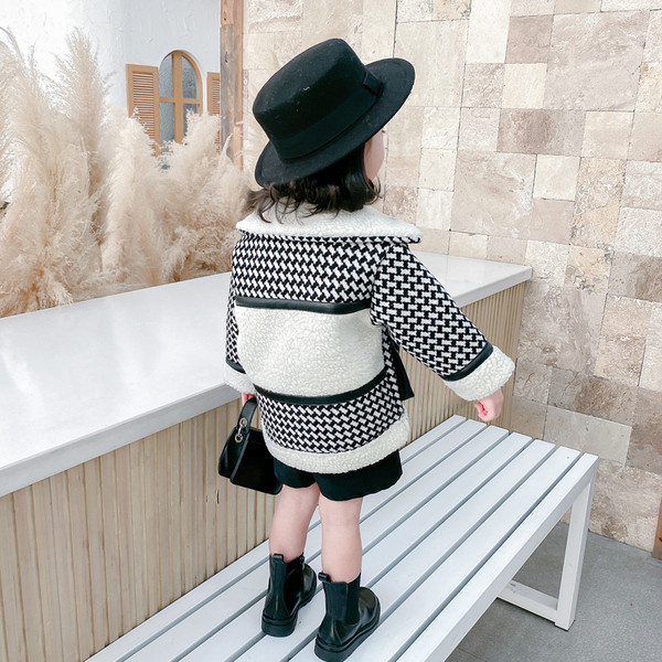 Moodne taskutega lastemantel tüdrukutele