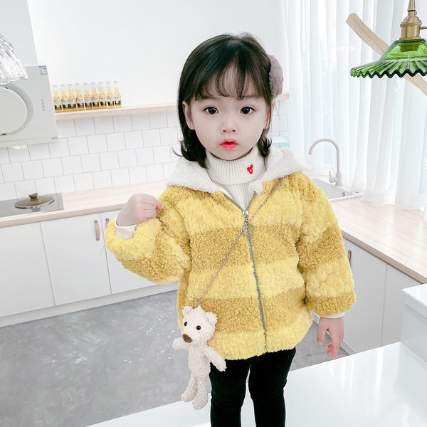 Kapuutsi ja lukuga igapäevane laste jope tüdrukutele