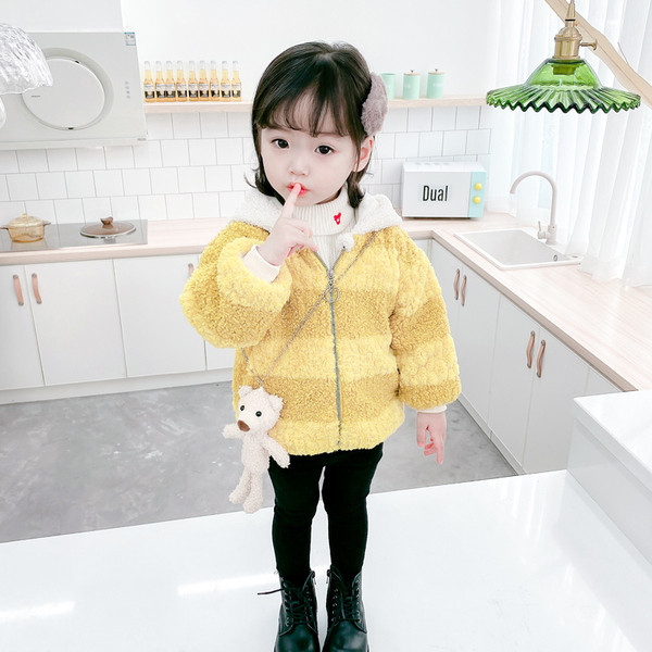 Kapuutsi ja lukuga igapäevane laste jope tüdrukutele