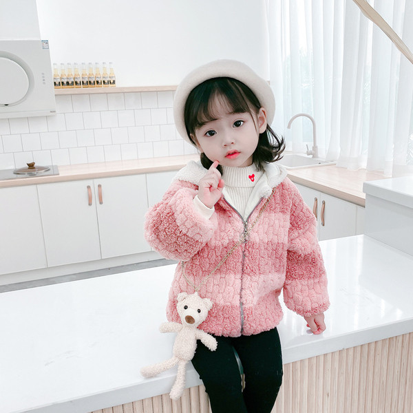 Kapuutsi ja lukuga igapäevane laste jope tüdrukutele