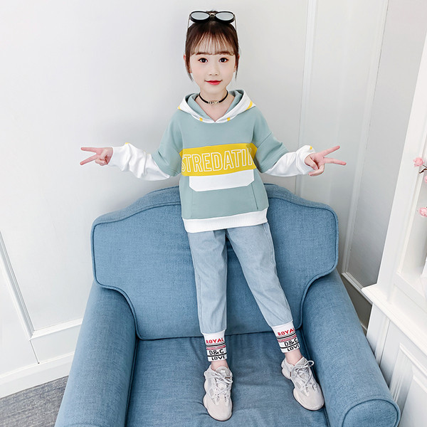 Šiuolaikiškas vaikiškas komplektas mergaitėms su megztiniais ir džinsais