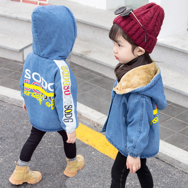 Kapuutsiga ja pehme voodriga laste teksajakk tüdrukutele