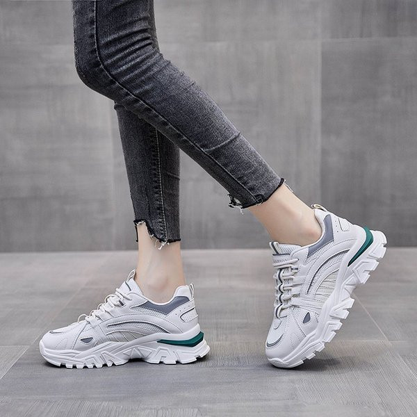 Naiste vabaaja tossud paelte ja kareda tallaga