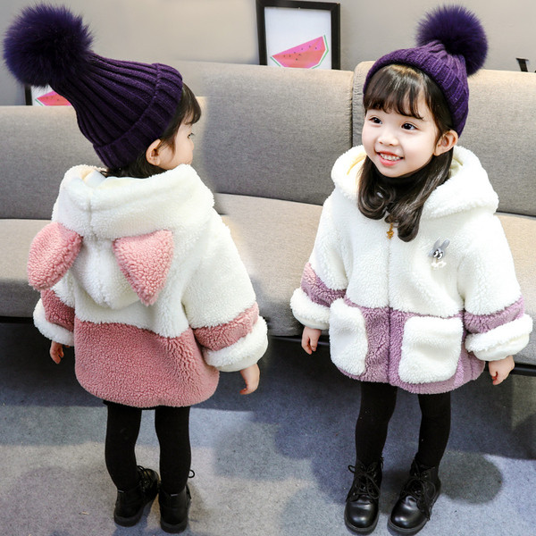 Jakna za djevojčice s kapuljačom i 3D elementima