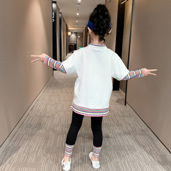 Μοντέρνο παιδικό σετ για κορίτσια από μπλούζα και κολάν