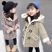 Pehme voodri ja kapuutsiga ruuduline lastemantel tüdrukutele