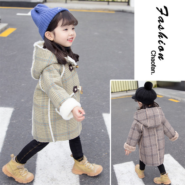 Pehme voodri ja kapuutsiga ruuduline lastemantel tüdrukutele