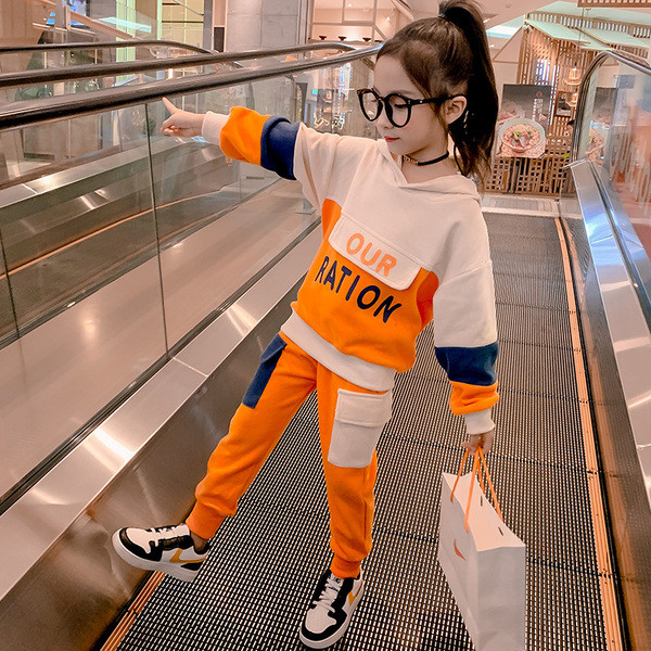 Καθημερινά παιδικά σετ για κορίτσια από μπλούζα και παντελόνι