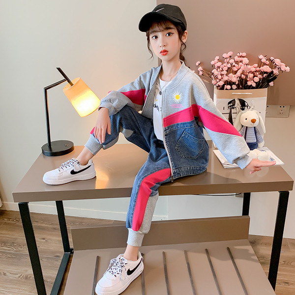 Vaikiškas modernus komplektas mergaitėms iš megztinių ir džinsų