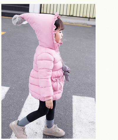 Kolmnurkse kapuutsi ja taskutega talvine lastejope tüdrukutele