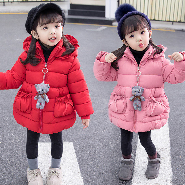 Kolmnurkse kapuutsi ja taskutega talvine lastejope tüdrukutele