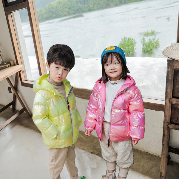 Παιδικό μπουφάν για κορίτσια και αγόρια με γυαλιστερό αποτέλεσμα και κουκούλα