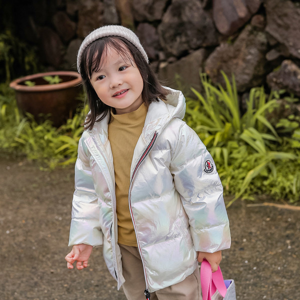 Παιδικό μπουφάν για κορίτσια και αγόρια με γυαλιστερό αποτέλεσμα και κουκούλα