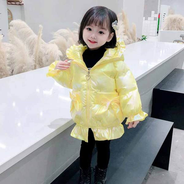 Moodne kapuutsi ja paeltega laste jope tüdrukutele