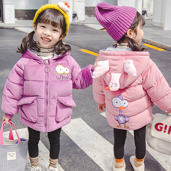 Talvine laste jope tüdrukutele, mille kapuutsil on aplikatsioonid ja 3D elemendid