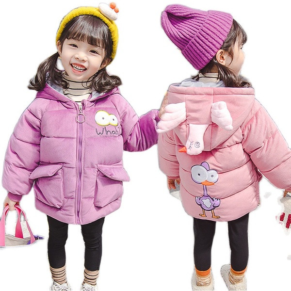 Talvine laste jope tüdrukutele, mille kapuutsil on aplikatsioonid ja 3D elemendid