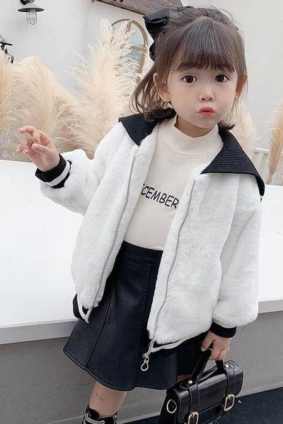 Χνουδωτό μπουφάν για κορίτσια με επιγραφή και τσέπες